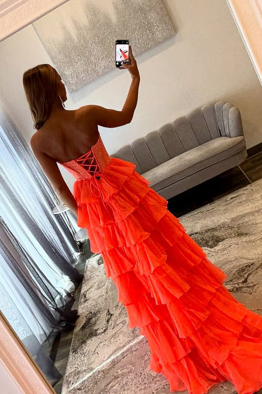 Robes de bal en mousseline de soie orange à encolure dégagée et jupe évasée à volants