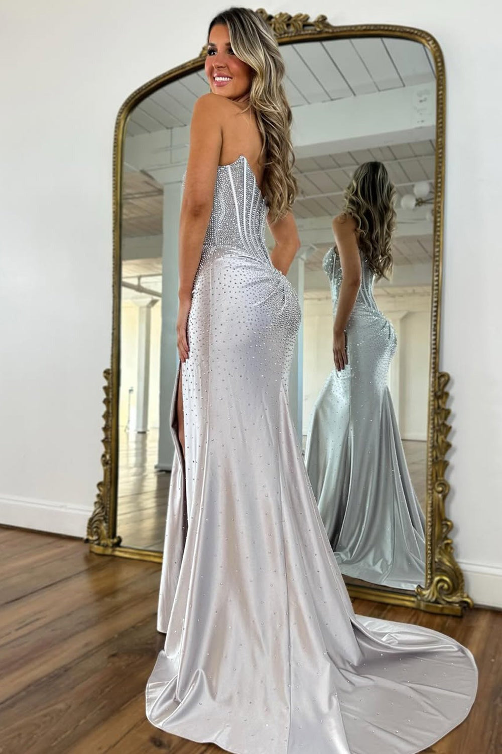 Robe de bal bustier jaune avec corsage et perles, coupe sirène