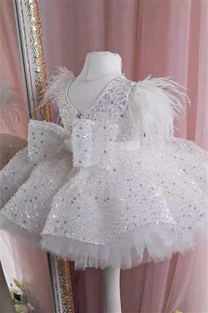 Robe de demoiselle d'honneur à paillettes blanches, magnifiques, avec manches courtes et plumes