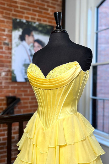 Robes de Bal Longues Évasées en Soie Jaune à Col Cœur et Niveaux