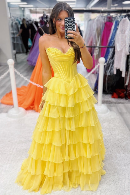 Robes de Bal Longues Évasées en Soie Jaune à Col Cœur et Niveaux