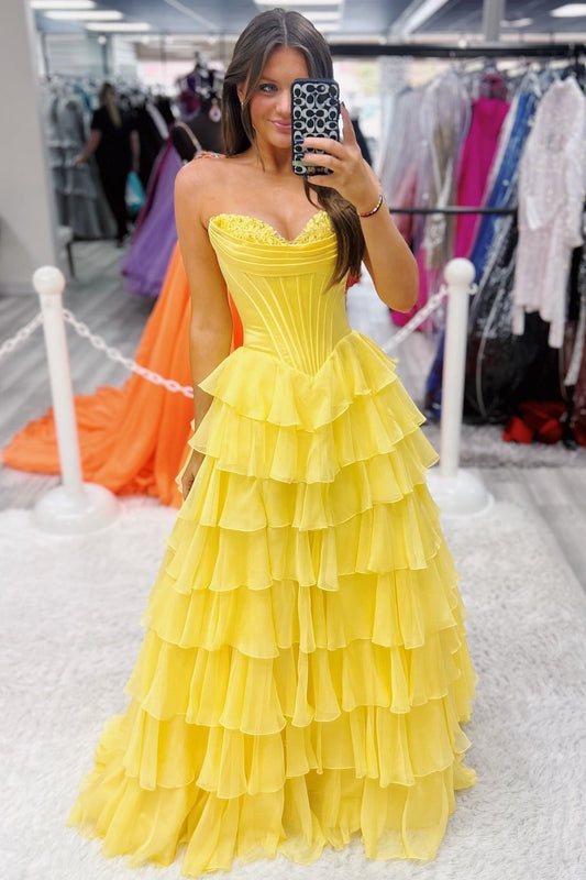 Robes de Bal Longues Évasées en Soie Jaune à Col Cœur et Niveaux