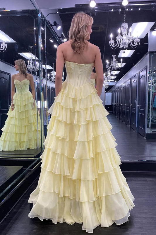 Robe de bal trapèze longue en mousseline de soie jaune jonquille avec bustier cœur et volants