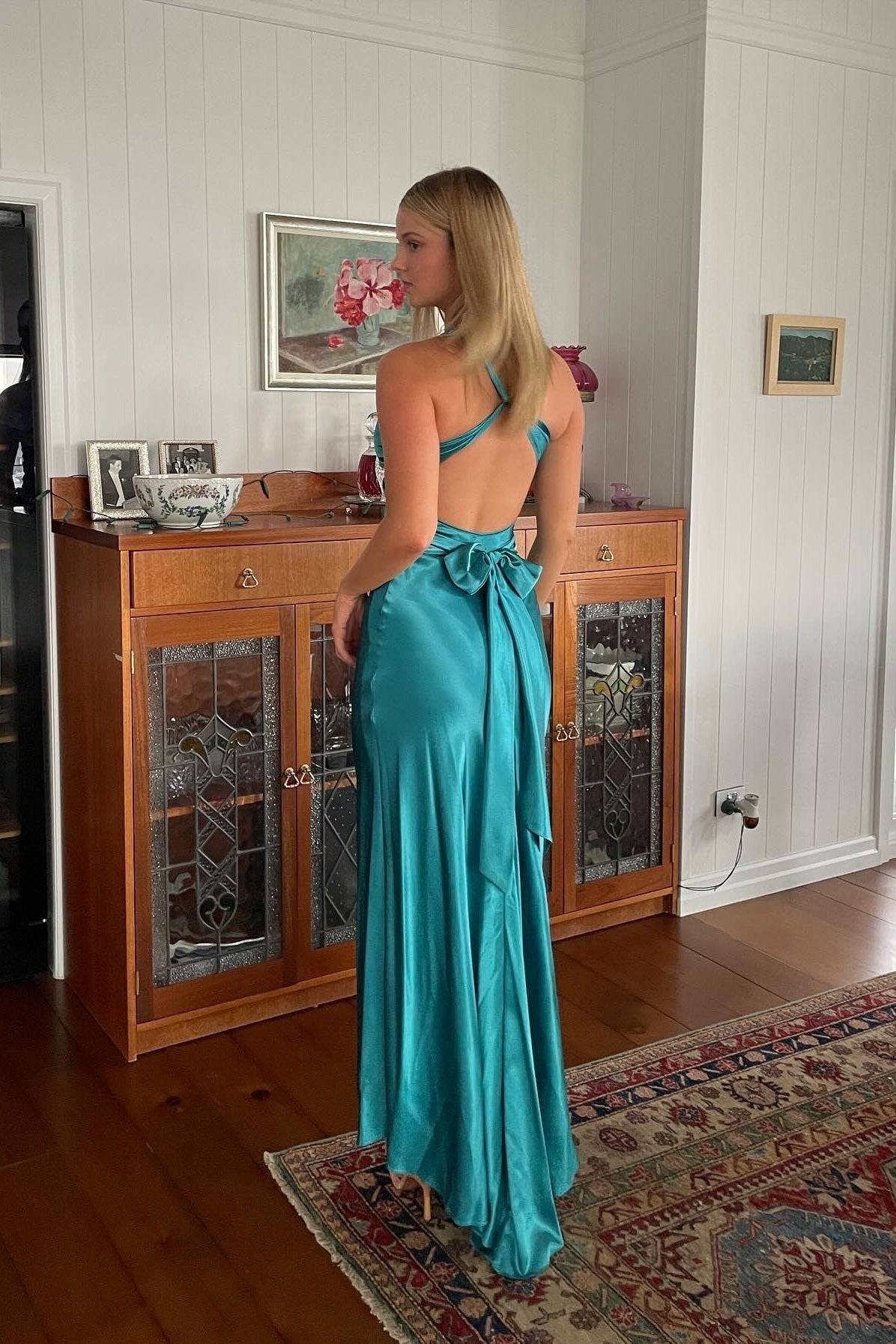 Robe de soirée sirène longue jaune dos nu avec col halter