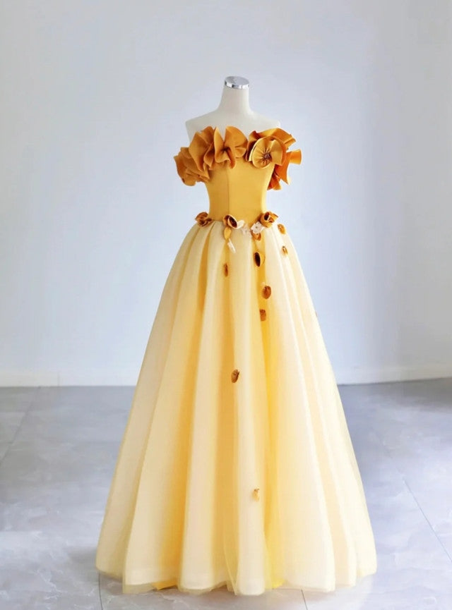Robes de bal évasées en tulle jaune avec applications et épaules dénudées