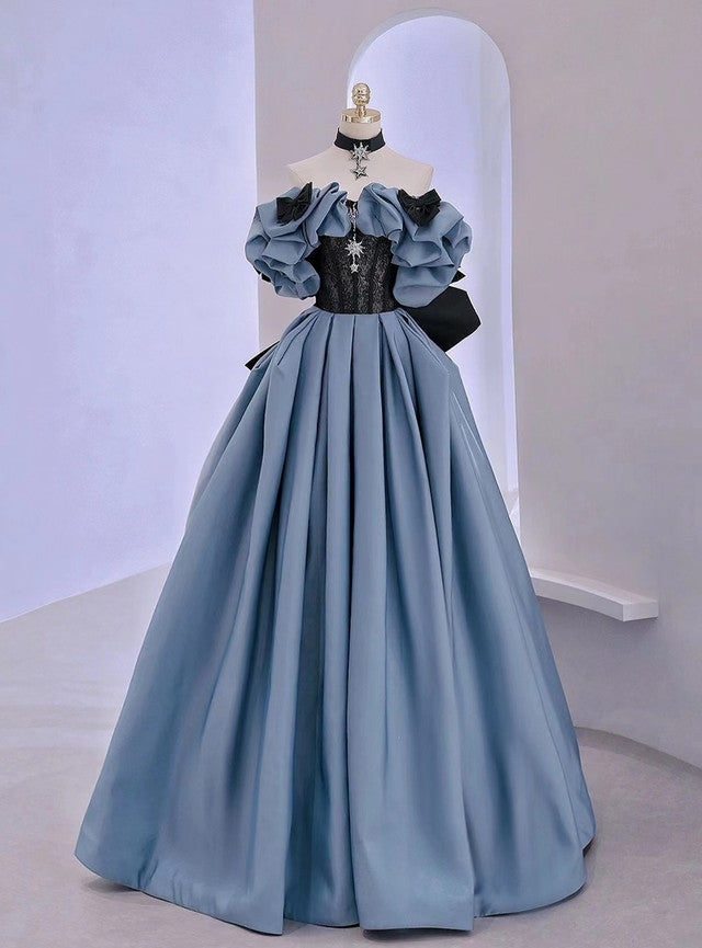 Robes de bal sans bretelles en satin bleu et dentelle noire coupe trapèze