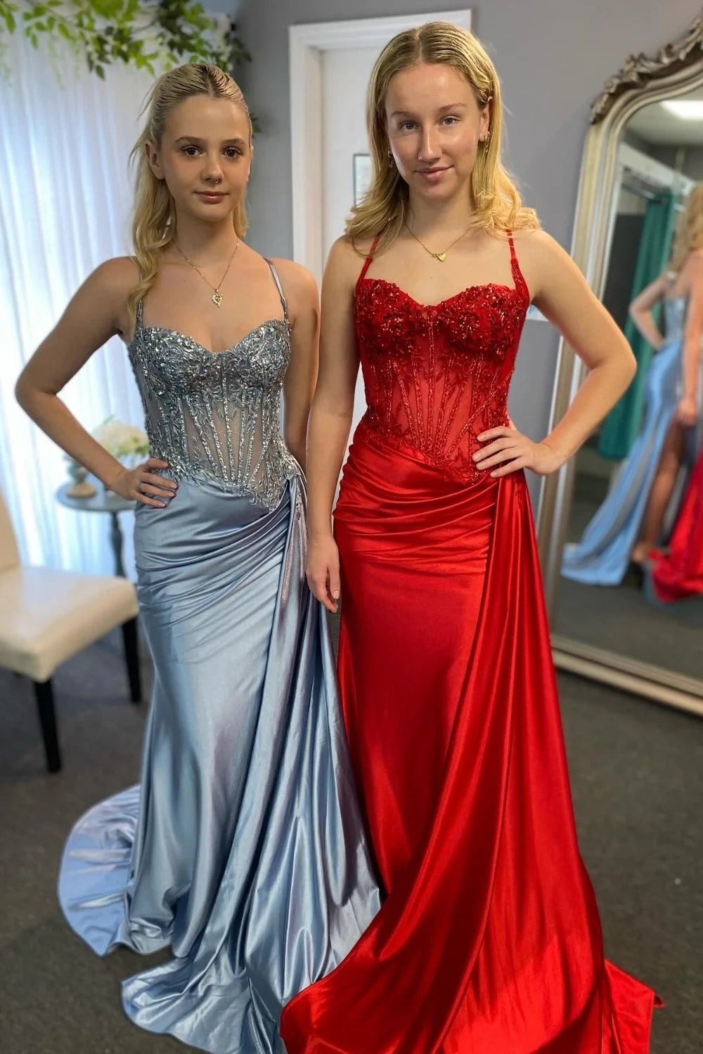 Superbes robes de bal sirène en satin pailleté à fines bretelles
