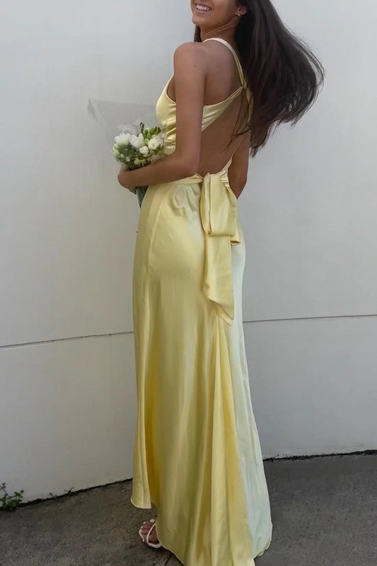 Robe de soirée sirène longue jaune dos nu avec col halter