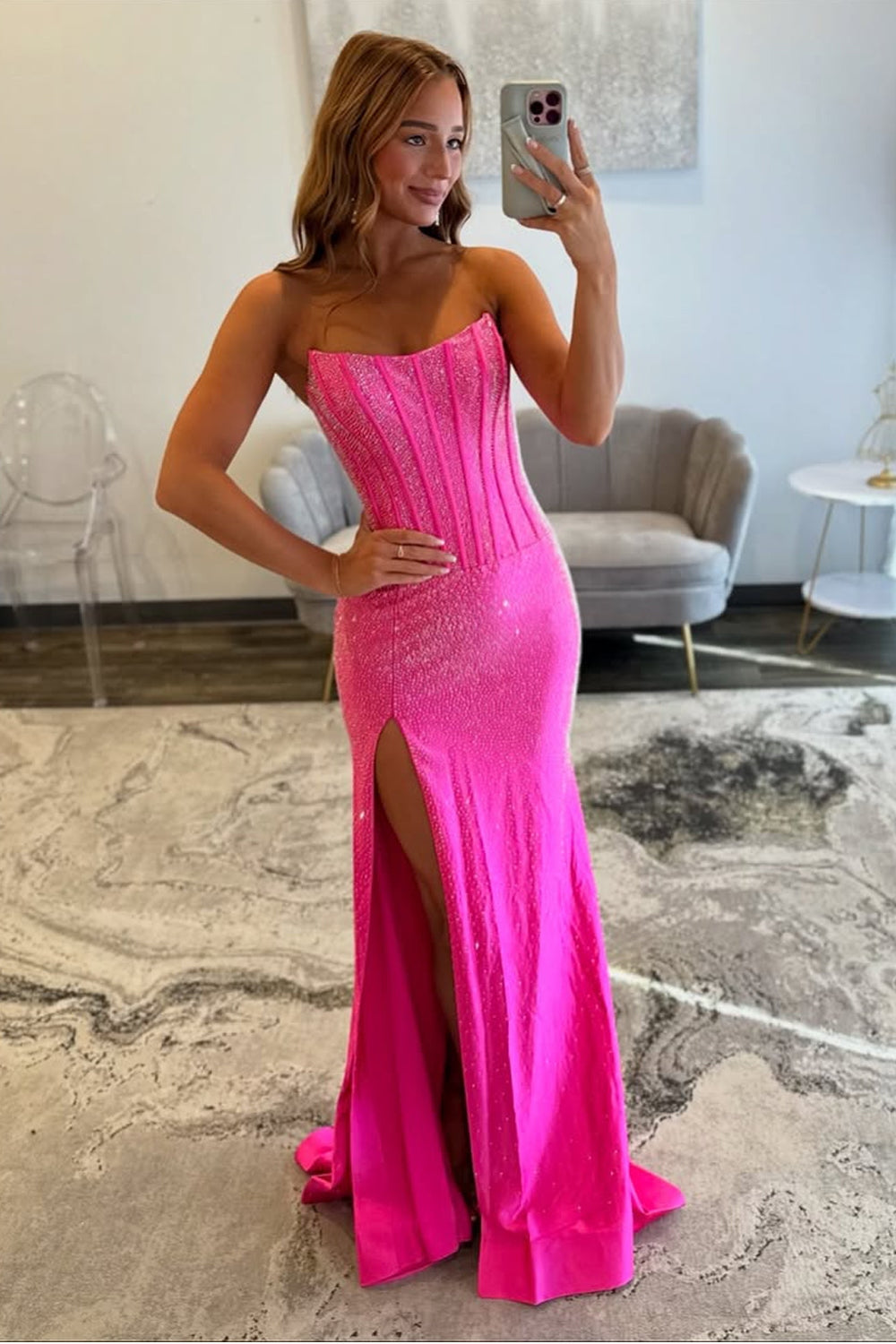 Robes de bal longues en satin rose coupe sirène à col dégagé