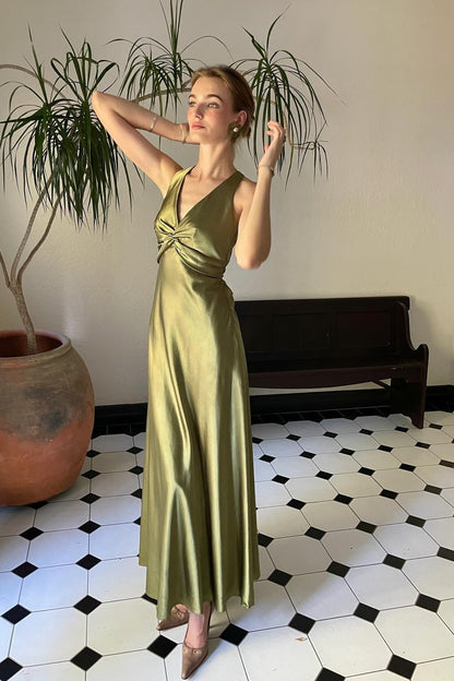 Robe de soirée sirène longue jaune dos nu avec col halter