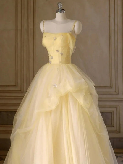 Robes de bal en tulle jaune avec bretelles fines et perles coupe trapèze