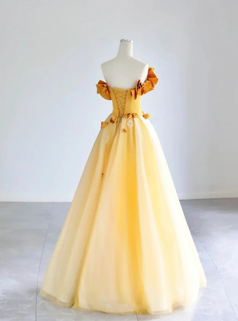 Robes de bal évasées en tulle jaune avec applications et épaules dénudées