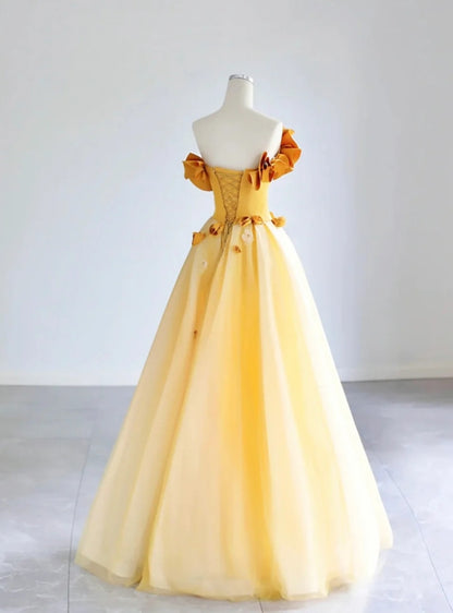 Robes de bal évasées en tulle jaune avec applications et épaules dénudées