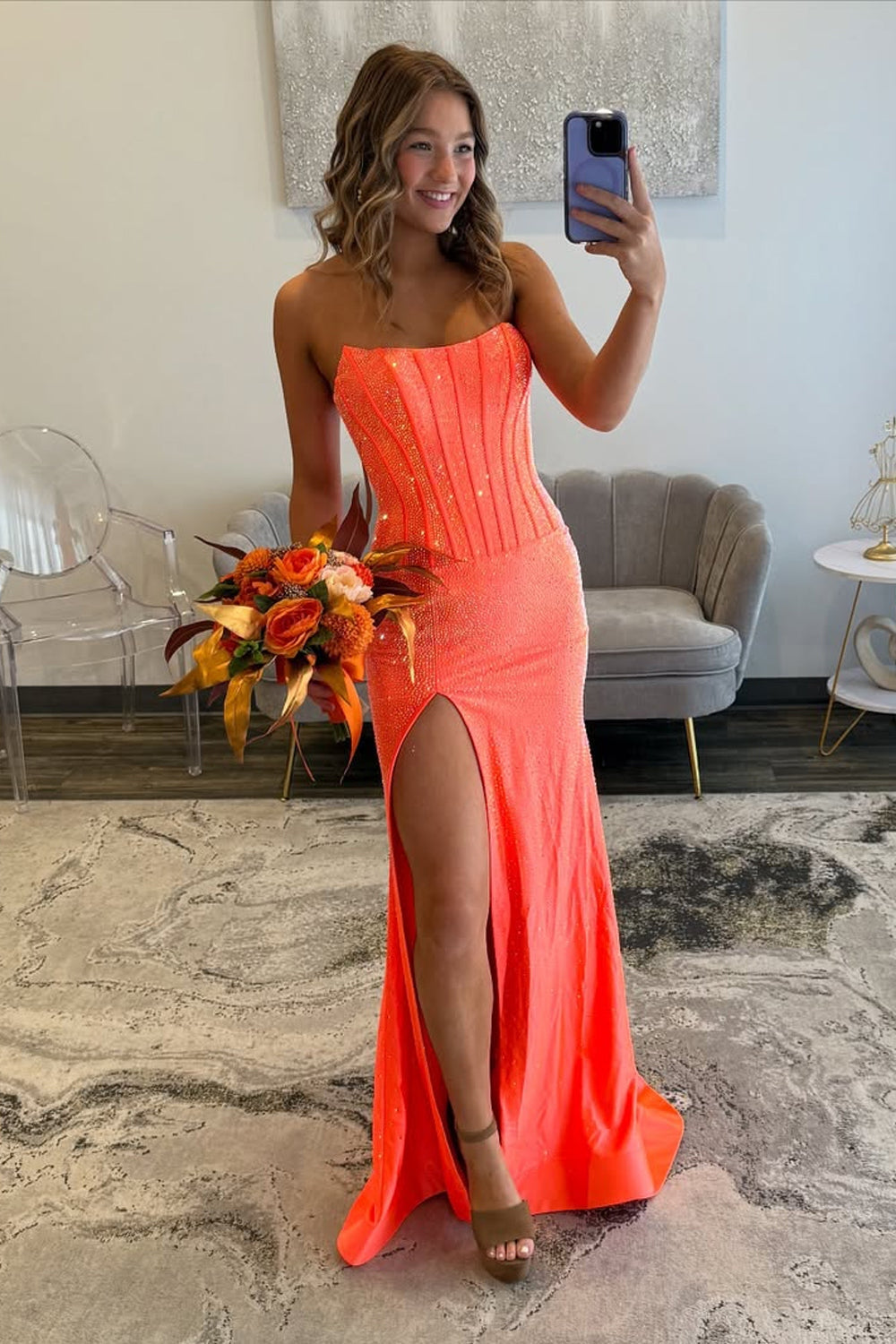 Robes de bal de sirène longues en satin orange à col dégagé