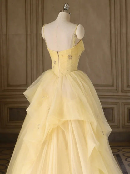 Robes de bal en tulle jaune avec bretelles fines et perles coupe trapèze