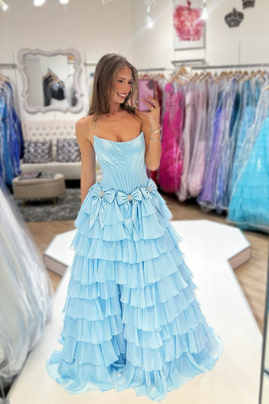 Robes de bal trapèze en mousseline de soie bleu clair à encolure dégagée