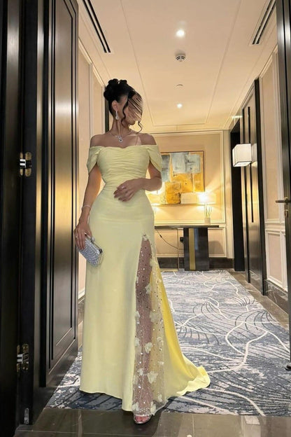 Robes de soirée jaunes en satin épaules dénudées coupe sirène élégantes