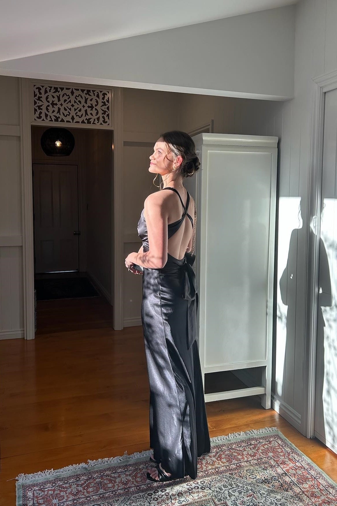 Robe de soirée sirène longue jaune dos nu avec col halter