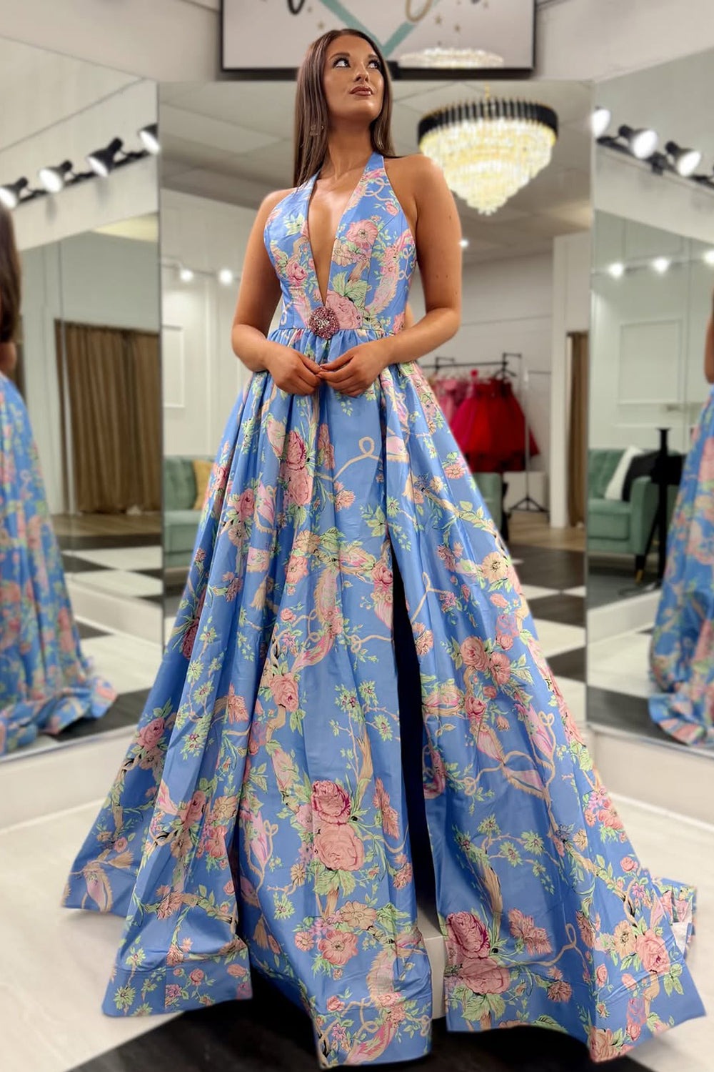 Robes de bal longues imprimées fleuries bleues licou trapèze