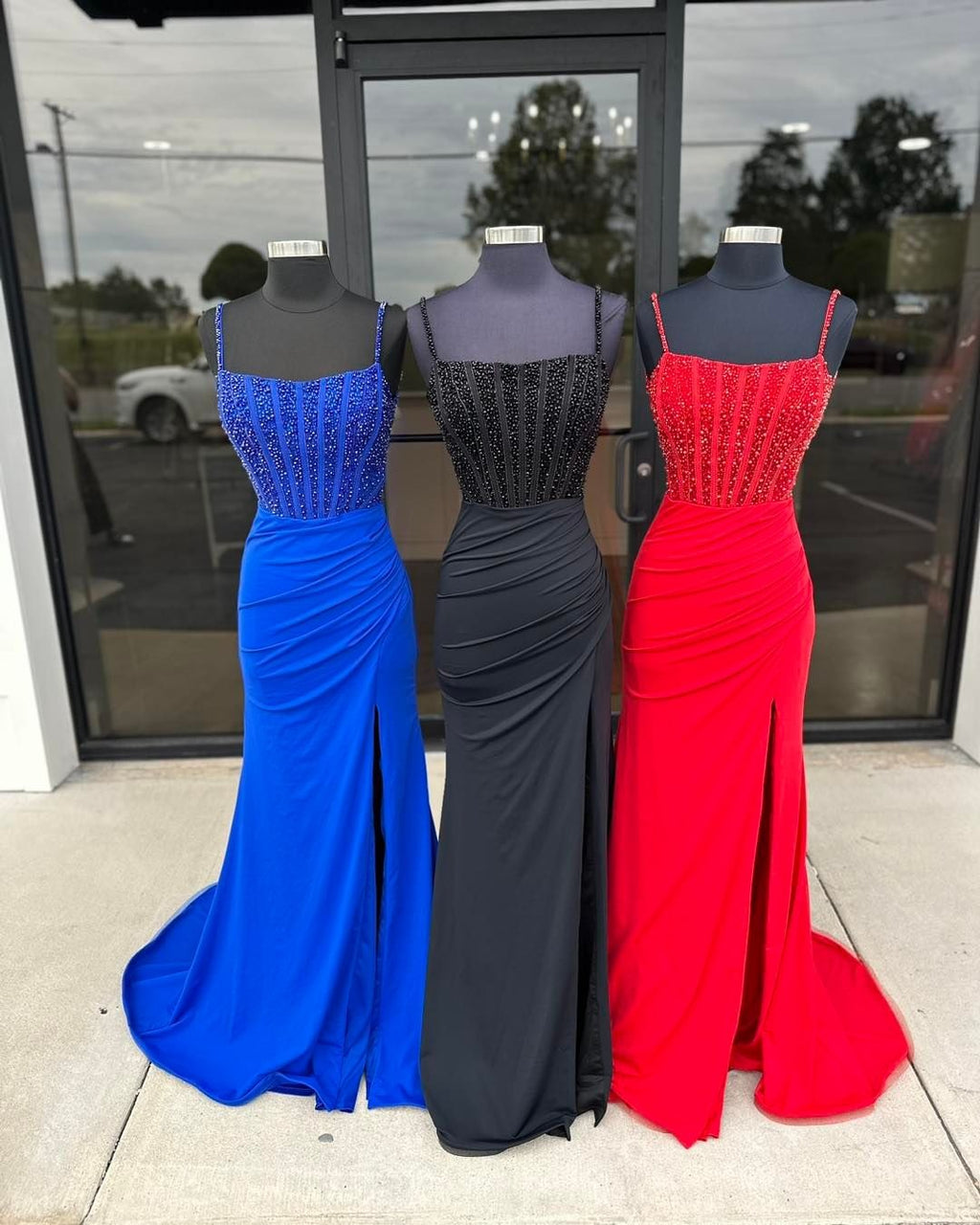 Elegant Red Mermaid Scoop Neck Long Satin Prom Dresses