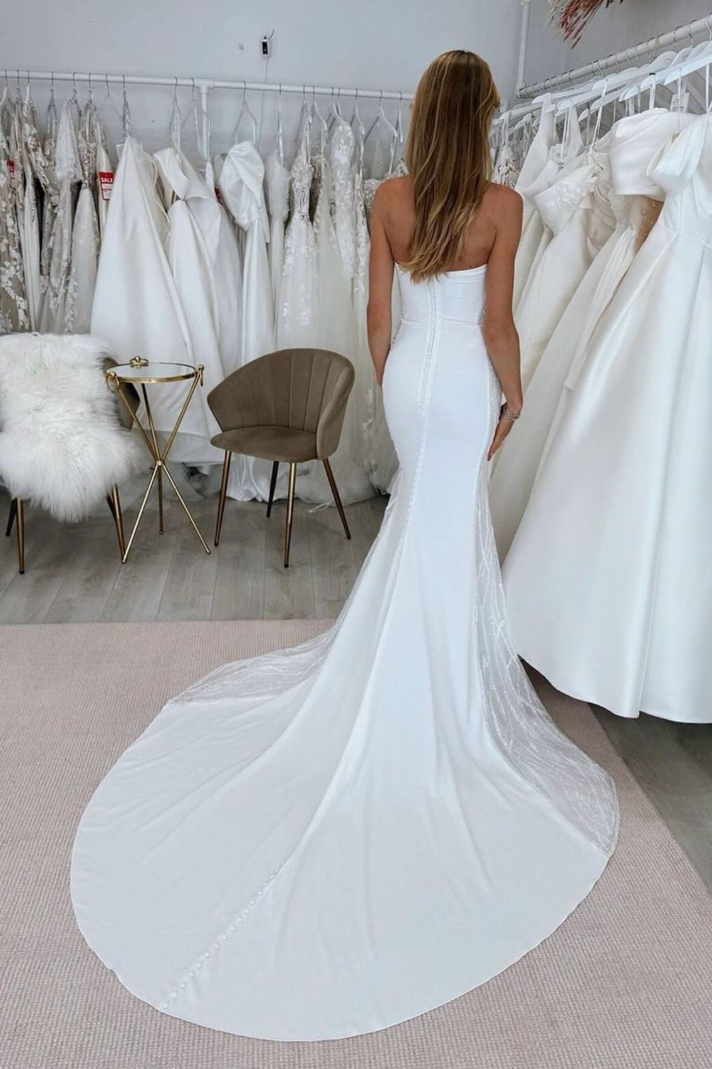 scoop neck mermaid wedding dress White Scoop Neck Lace Mermaid Wedding Dress with Chapel Train