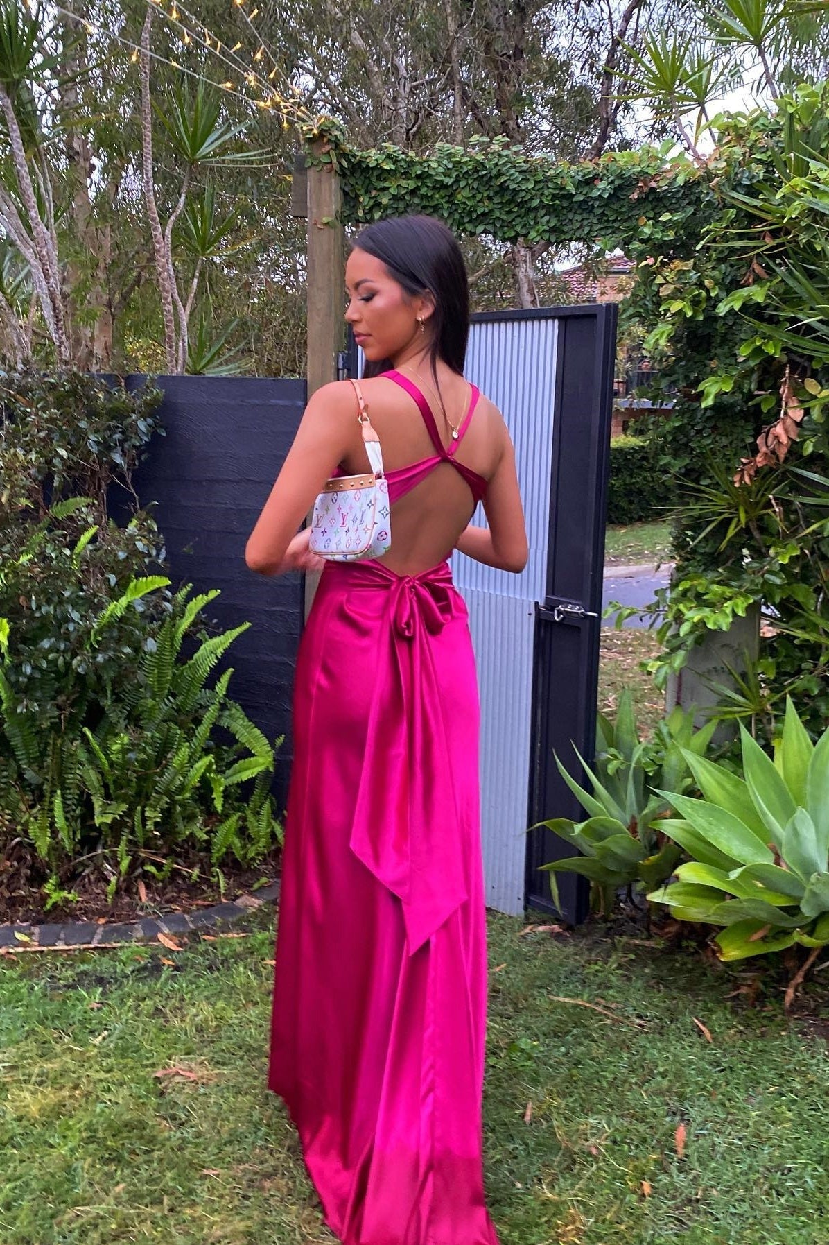 Robe de soirée sirène longue jaune dos nu avec col halter