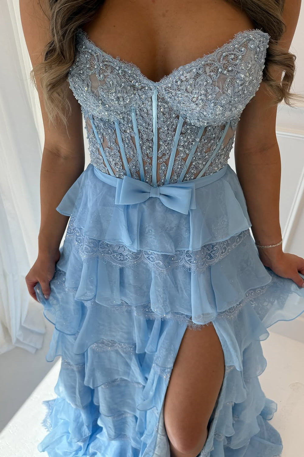 Robes de bal trapèze en mousseline de soie bleu clair à volants et en cœur
