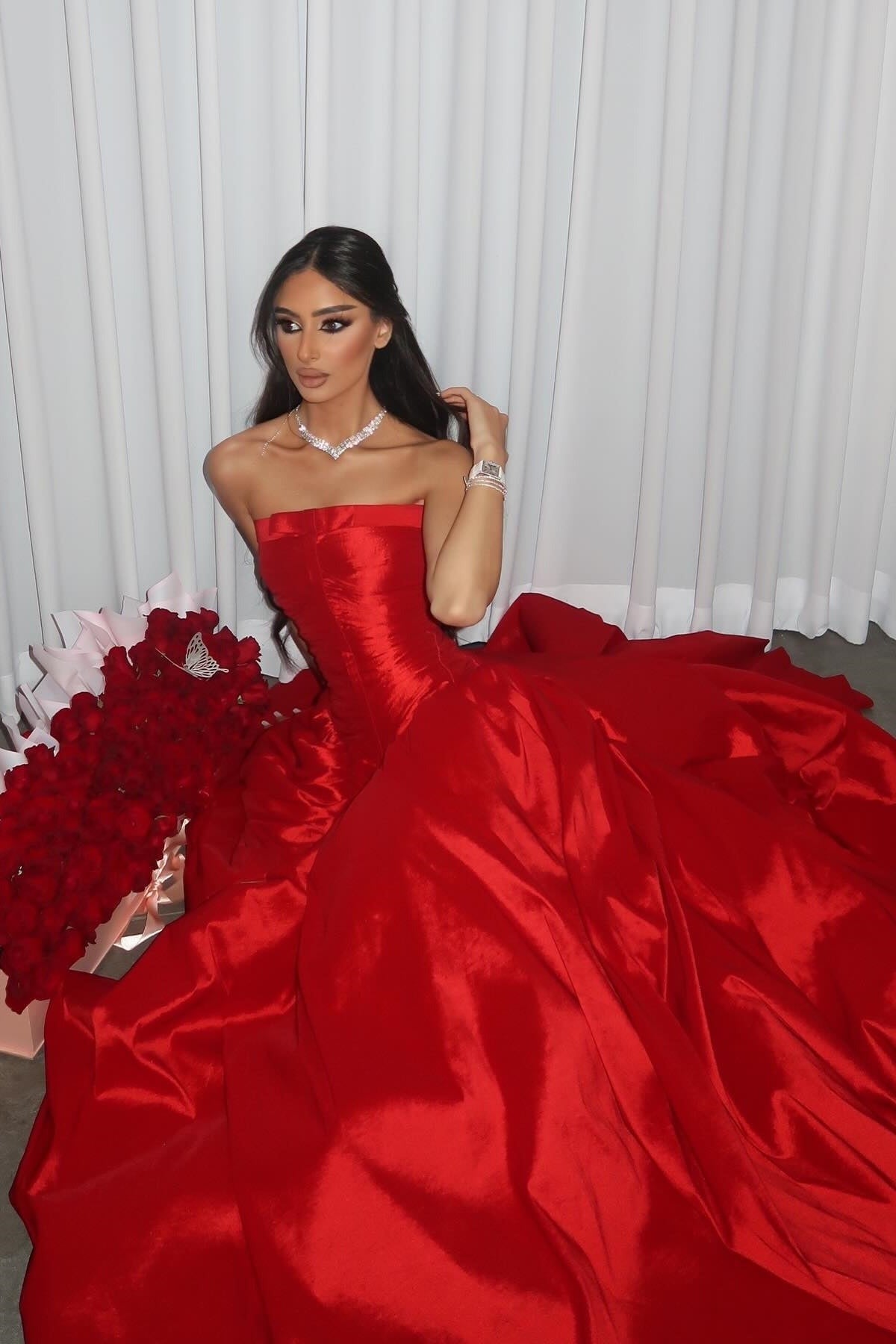 Robes de soirée longues rouges bustier coupe princesse