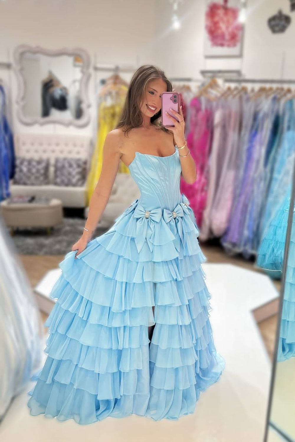 Robes de bal trapèze en mousseline de soie bleu clair à encolure dégagée