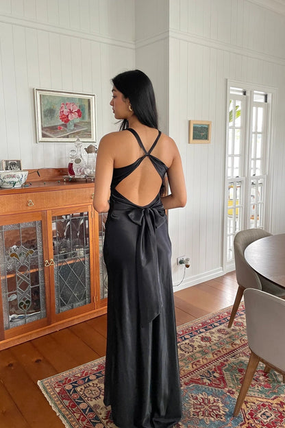 Robe de soirée sirène longue jaune dos nu avec col halter