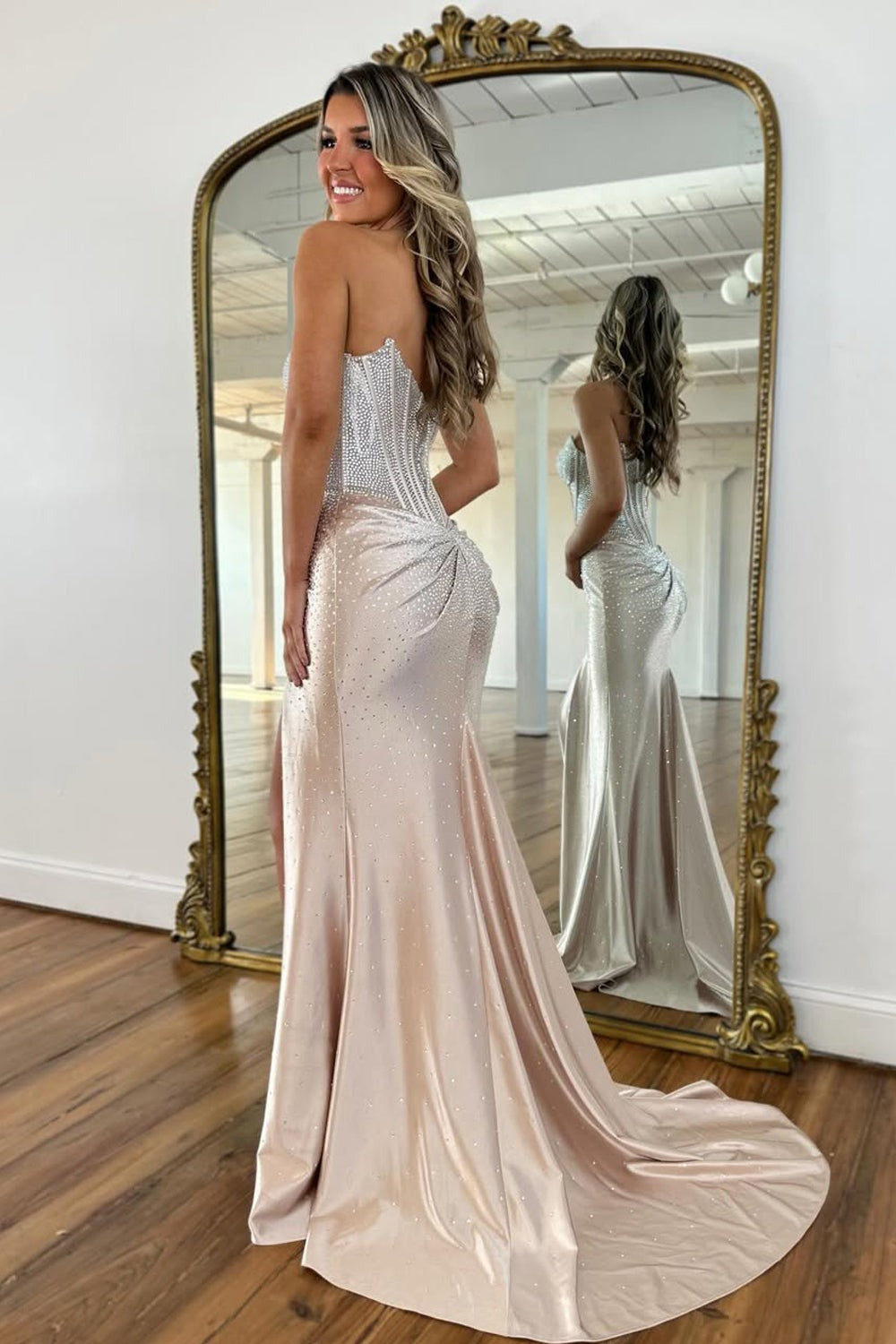 Robe de bal bustier jaune avec corsage et perles, coupe sirène