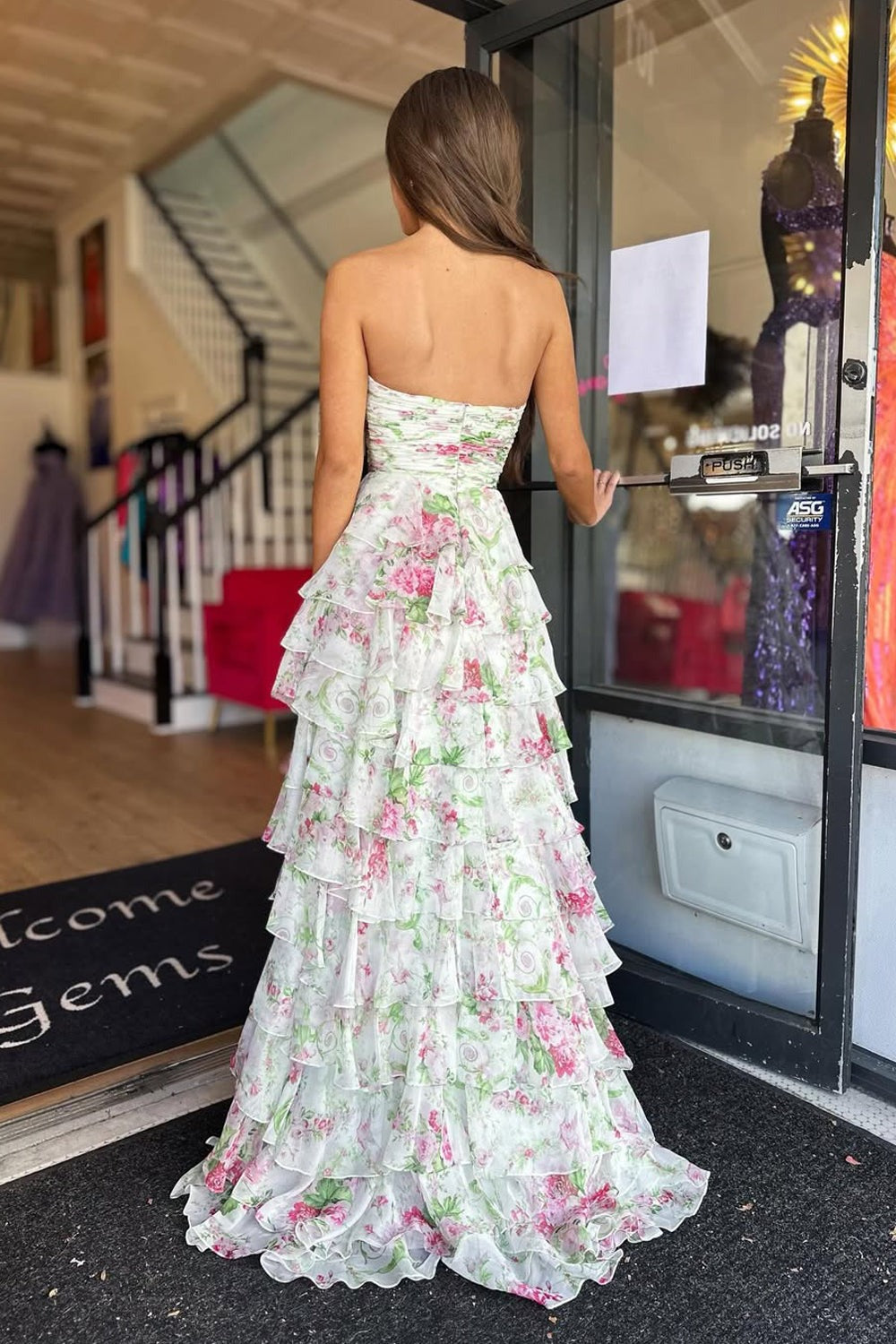 Robe de bal longue sans bretelles à volants, cœur et plis fleuris