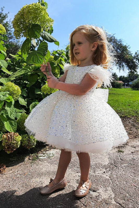 Robe de demoiselle d'honneur à paillettes blanches, magnifiques, avec manches courtes et plumes