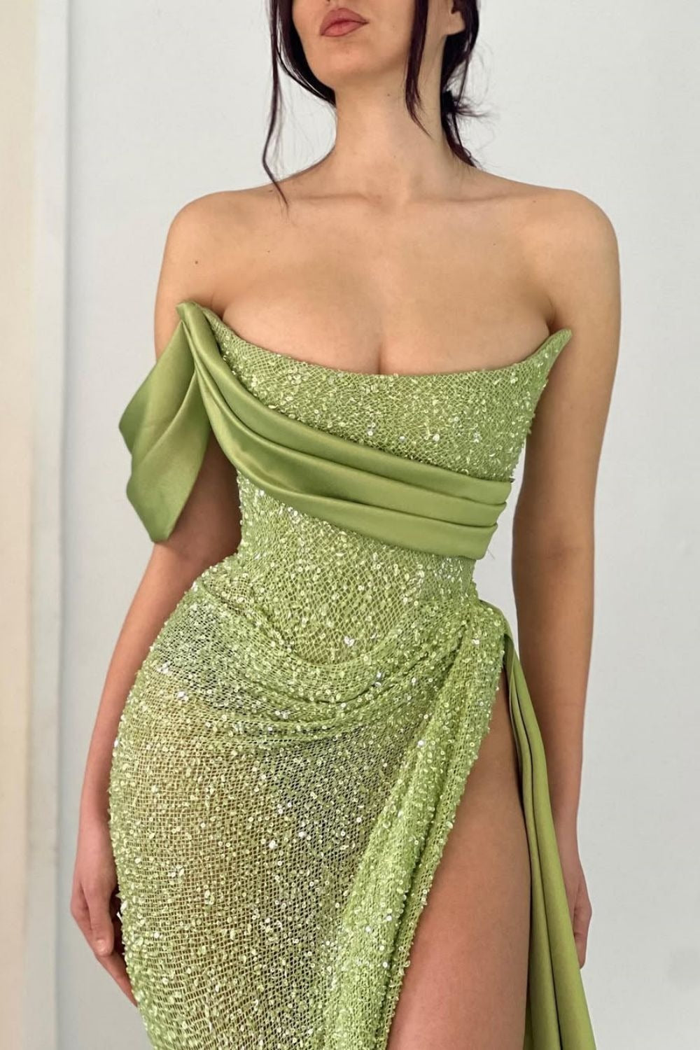 Robes de soirée longues vert sauge sirène épaules dénudées