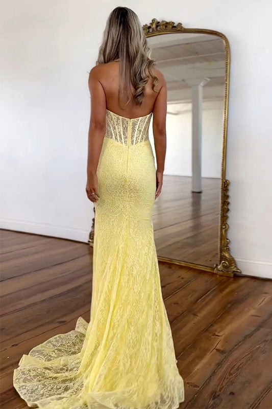 Robe de bal longue en dentelle dos nu jaune à licou de sirène