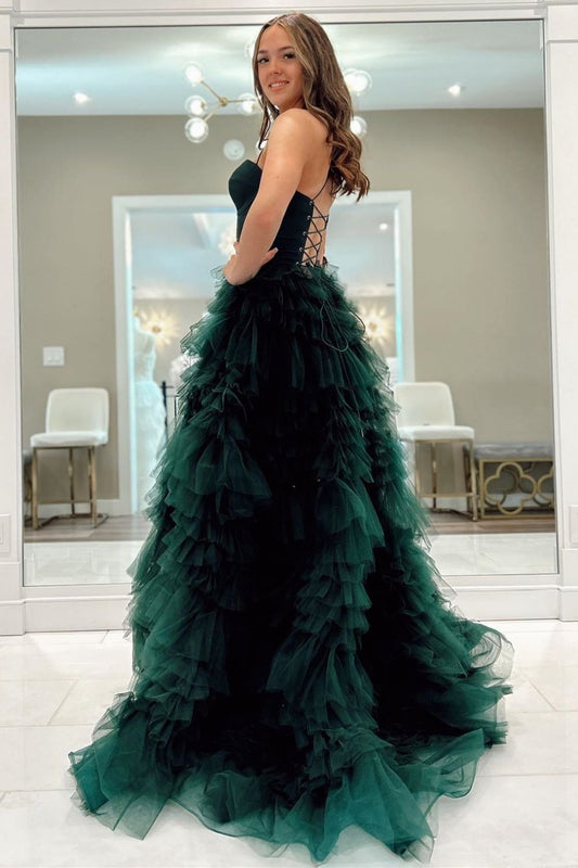 Robe de bal longue en tulle vert foncé, coupe trapèze et bretelles fines