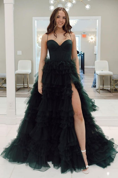Robe de bal longue en tulle vert foncé, coupe trapèze et bretelles fines