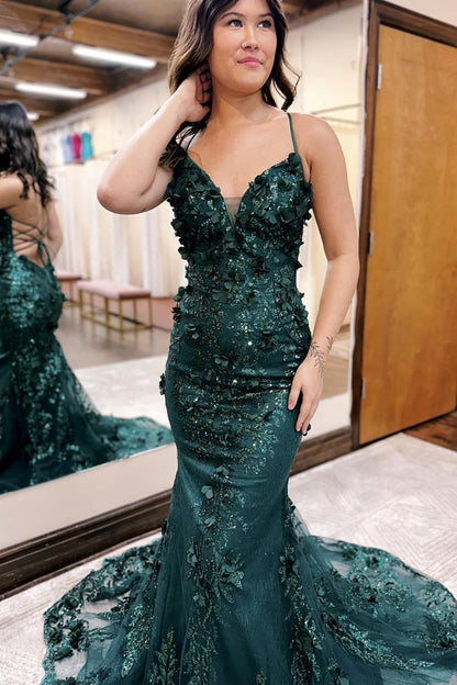 Robe de bal sirène vert foncé à fines bretelles et laçage