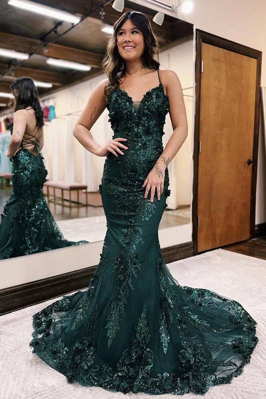 Robe de bal sirène vert foncé à fines bretelles et laçage