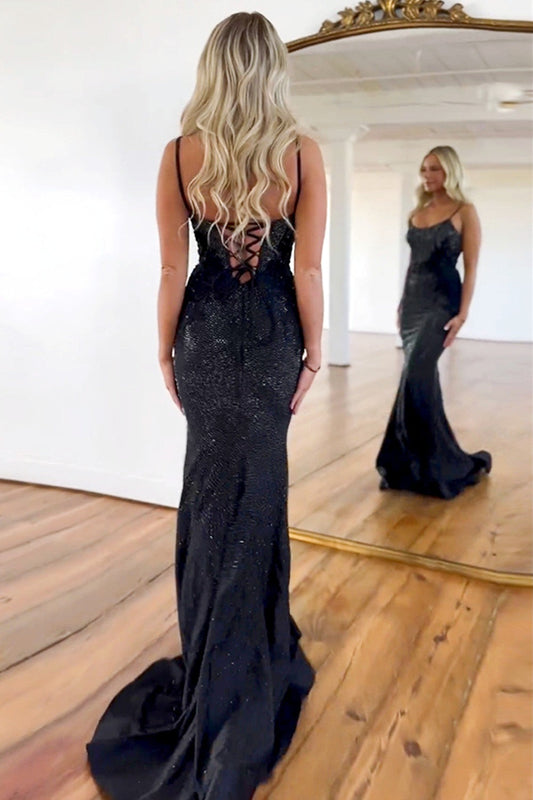 Robe de bal longue noire sirène à bretelles spaghetti perlées et pailletées, laçage au dos