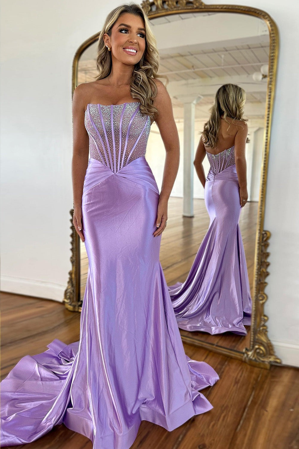 Robes de bal longues en satin lilas avec haut sirène bustier orné de perles