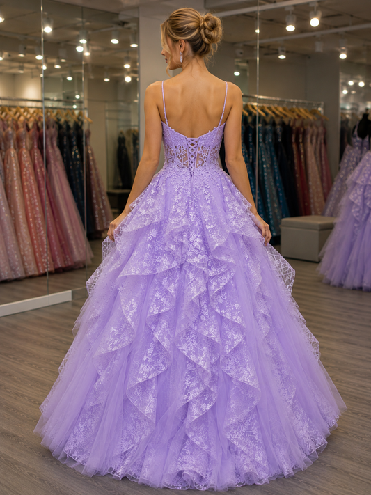 Robes de bal longues en dentelle lilas coupe droite à fines bretelles