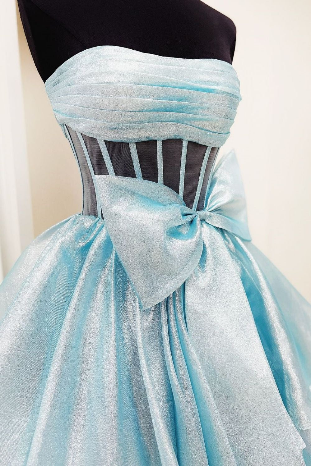 Robes de bal longues en organza sans bretelles fuchsia coupe trapèze