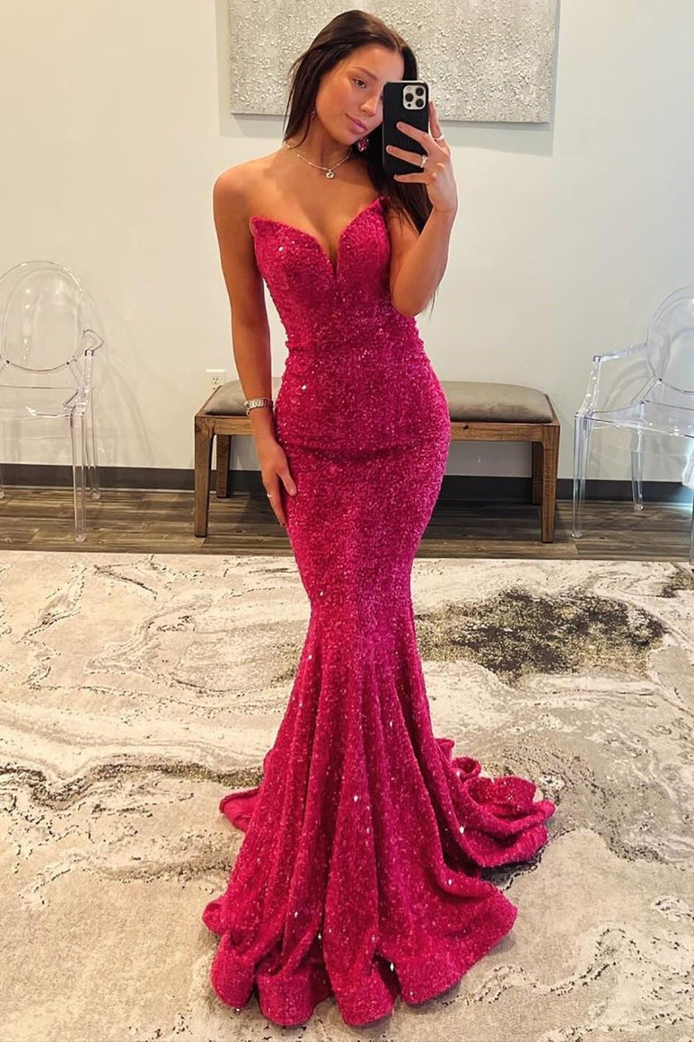 Robe de bal longue sirène fuchsia à paillettes sans bretelles avec découpe au dos