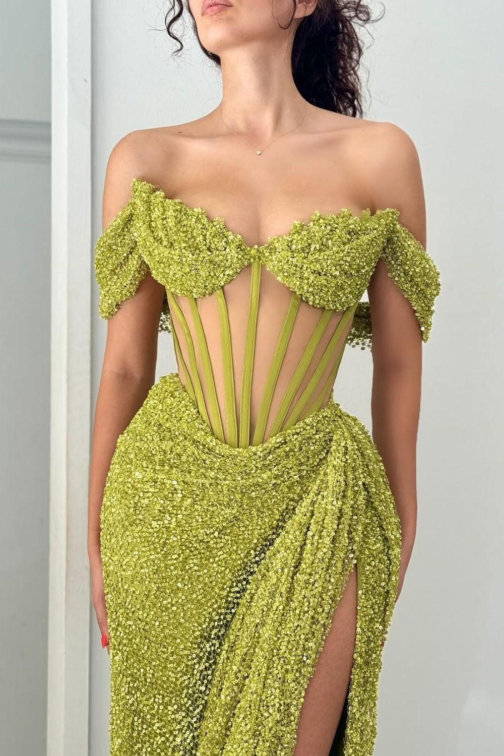 Robes longues de soirée vertes scintillantes sirène avec épaules dénudées