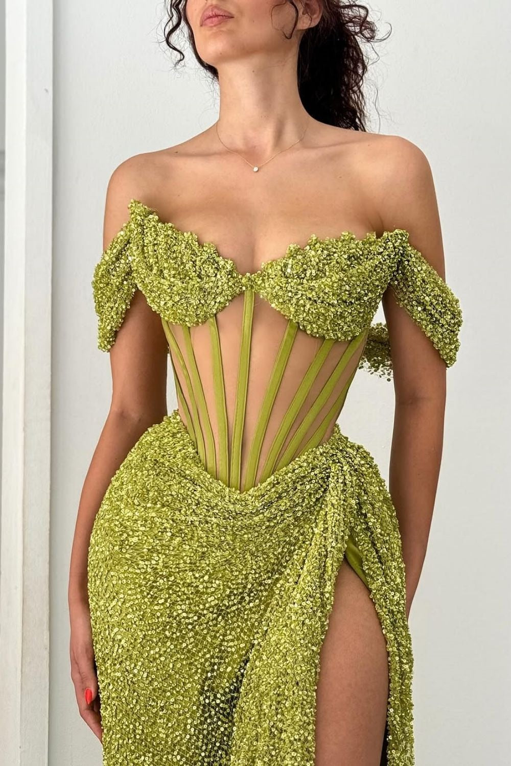Robes longues de soirée vertes scintillantes sirène avec épaules dénudées