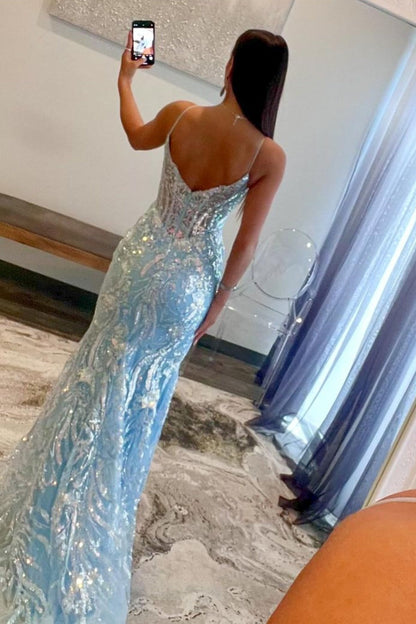 Robes de bal sirène en sequins bleu clair à bretelles fines et traîne.