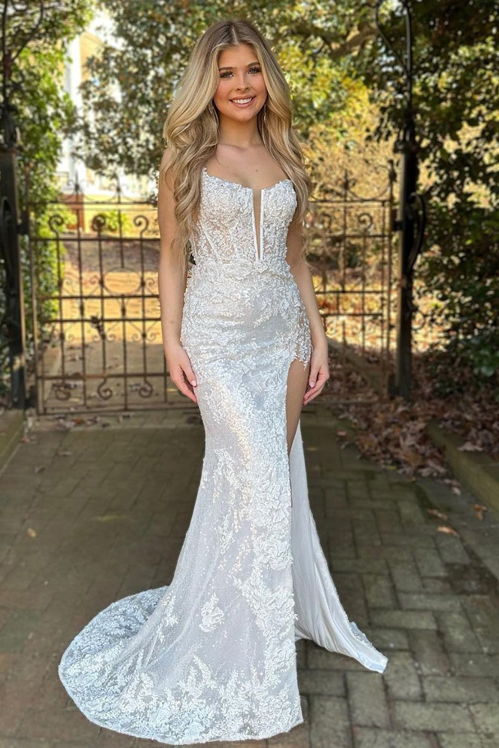 Robes de bal longues à corset à paillettes, lacets et bretelles spaghetti scintillantes