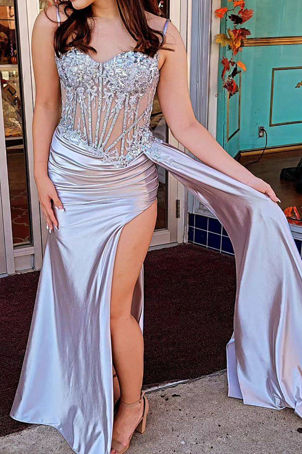Superbes robes de bal sirène en satin pailleté à fines bretelles