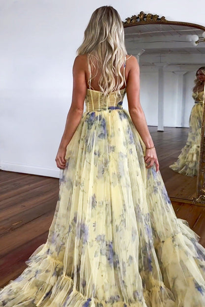 Robe de bal longue en tulle jaune avec col licou et coupe trapèze